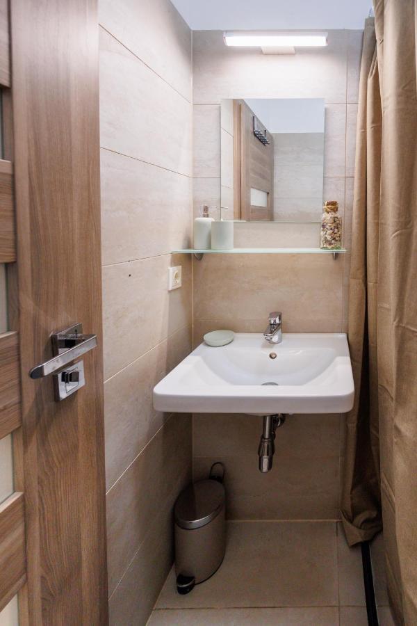 Appartamento Cozy Market-square Retreat Located In The Heart Of The 10th District *